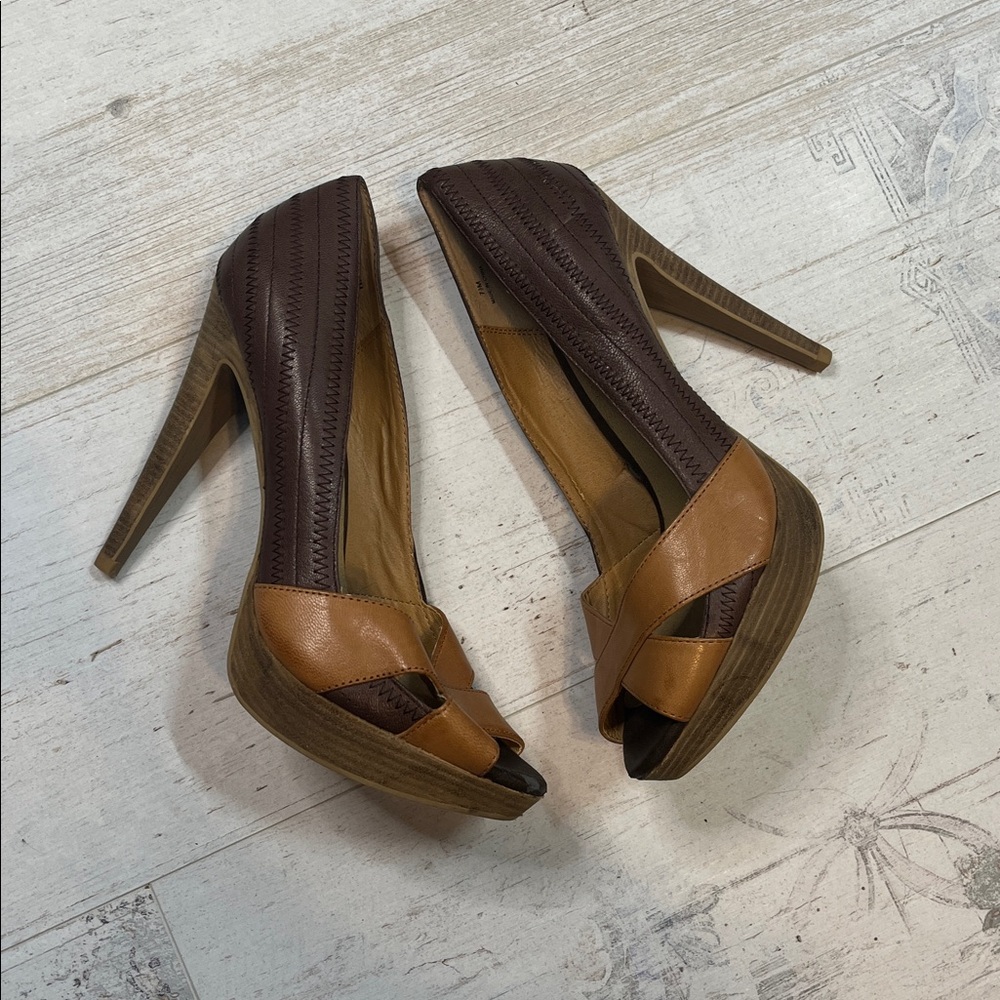 Levity Brown Peep-Toe Platform Heels Size 7.5